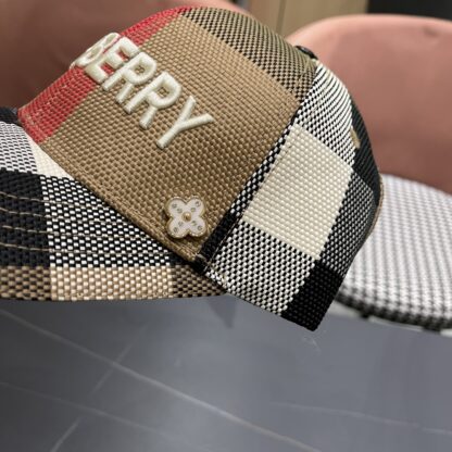 Burberry stylish plaid baseball cap - Image 9