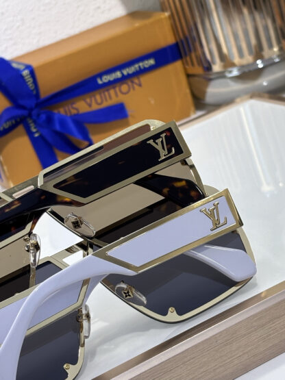 LOUIS VUITTON Fashion Sunglasses - Image 9