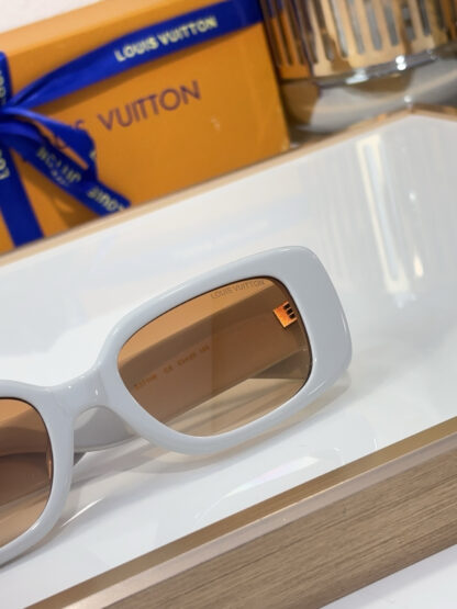 LOUIS VUITTON Fashion Sunglasses - Image 9