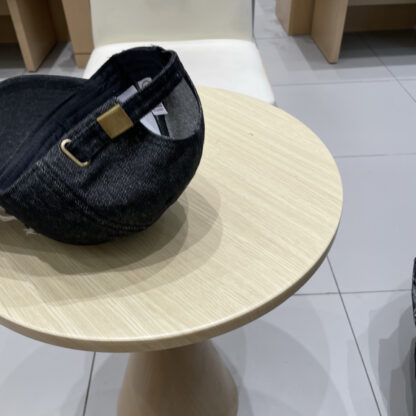 Saint Laurent simple casual baseball cap - Image 8