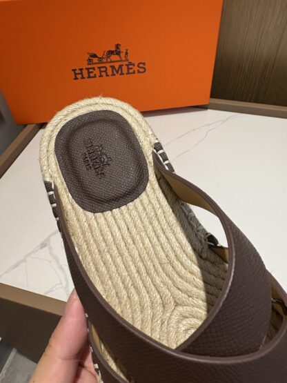 Hermès men's versatile, comfortable, non-slip dark brown casual slippers - Image 8