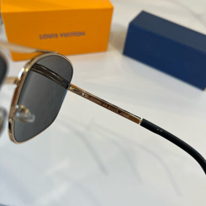 LOUIS VUITTON Fashion Sunglasses - Image 9