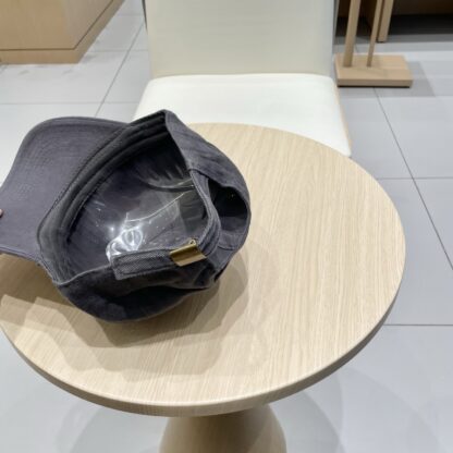 Yves Saint Laurent stylish all-match baseball cap - Image 8