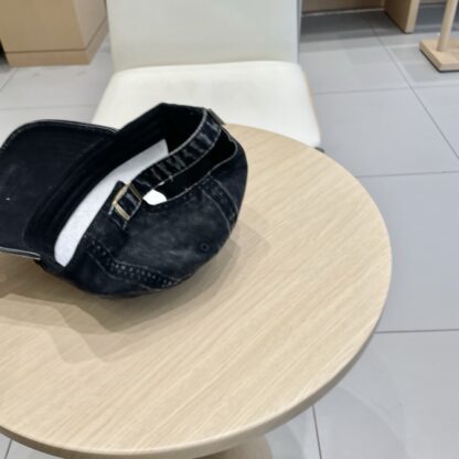 Yves Saint Laurent stylish all-match baseball cap - Image 8