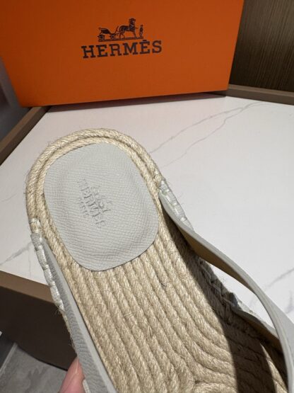 Hermès men's versatile, comfortable, non-slip light gray casual slippers - Image 8