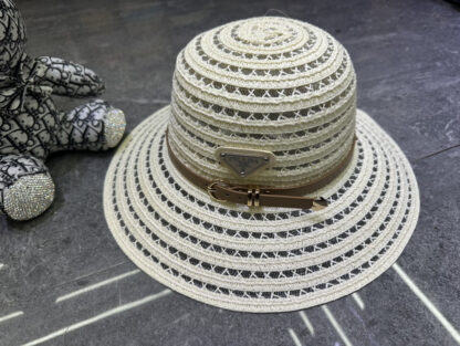 Prada's new hot-selling bucket hat - Image 8