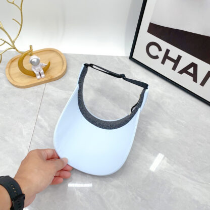 Miu Miu casual hollow hat - Image 9