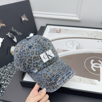 Calvin Kleinf leopard print baseball cap - Image 8