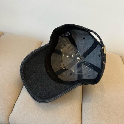 Calvin Kleinf stylish all-match baseball cap - Image 8
