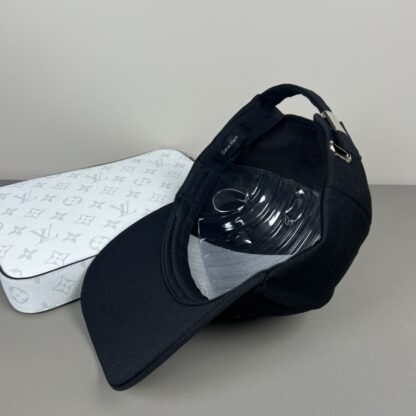 Calvin Kleinf stylish all-match baseball cap - Image 8