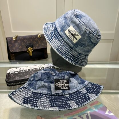 Calvin Kleinf stylish bucket hat - Image 8