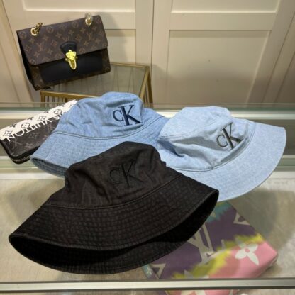 Calvin Kleinf stylish bucket hat - Image 8