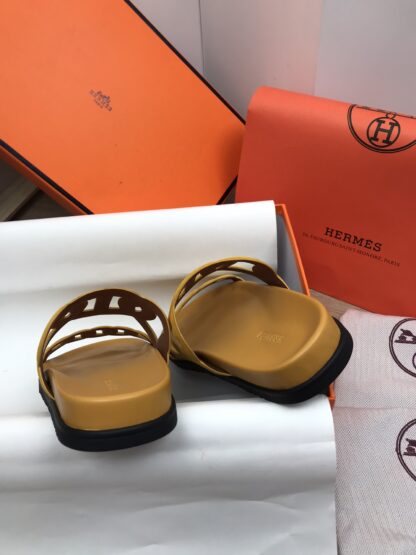 Hermès new yellow-brown leather slippers for spring and summer - Image 8