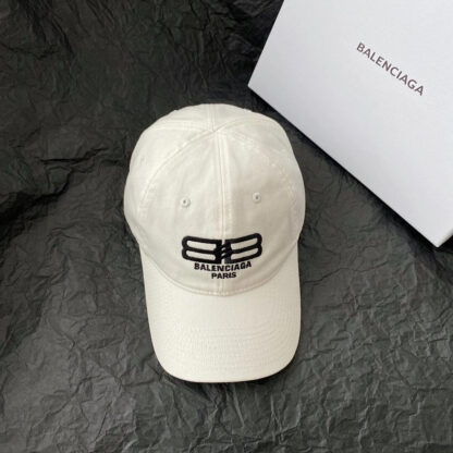 Balenciaga new couple's versatile cap - Image 8