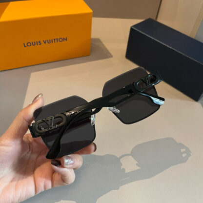 LOUIS VUITTON Fashion Sunglasses - Image 9