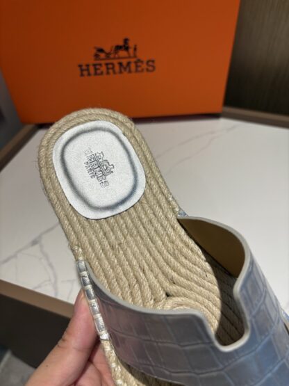 Hermes silver comfortable all-match non-slip breathable casual slippers - Image 8