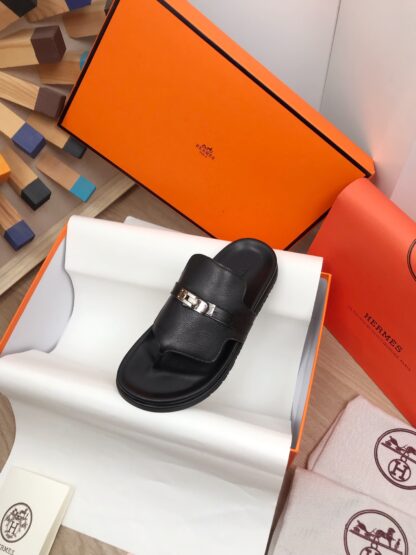 Hermès Spring and Summer New Comfortable Black Silver Buckle Slippers - Image 8