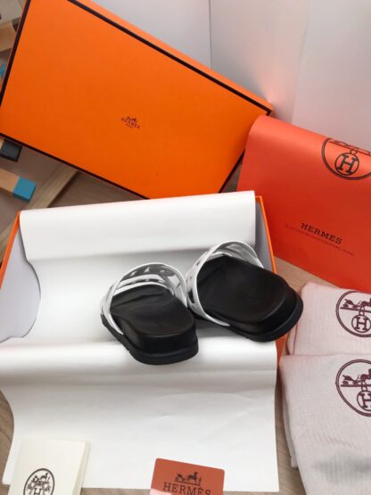 Hermès white spring and summer new charm slippers - Image 8