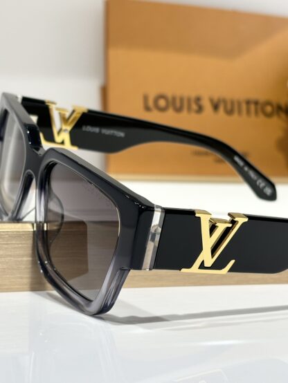 LOUIS VUITTON Fashion Sunglasses - Image 9