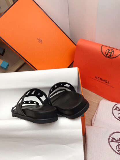 Hermès black new spring and summer charm slippers - Image 8
