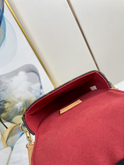 Louis Vuitton MICRO CHANTILLY Saddle Bag - Image 8