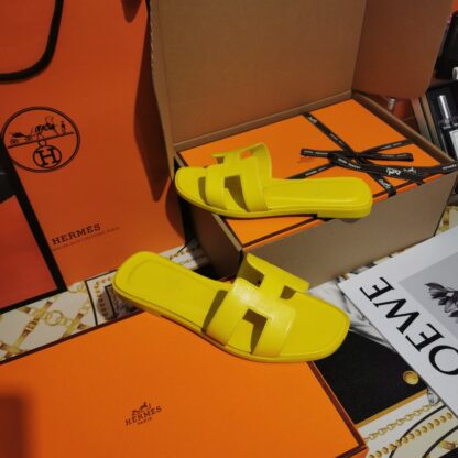 Hermès yellow handmade slippers - Image 8