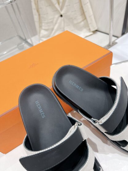 Hermès Spring and Summer New Black and Gray Comfortable Slippers - Image 7