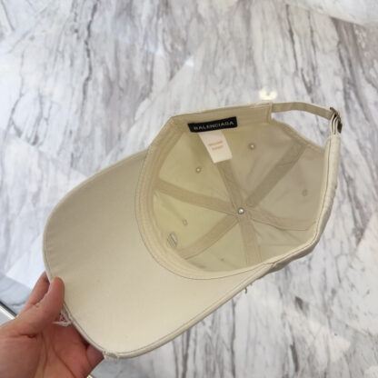 Balenciaga simple and stylish couple baseball cap - Image 8