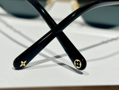 LOUIS VUITTON Fashion Sunglasses - Image 9