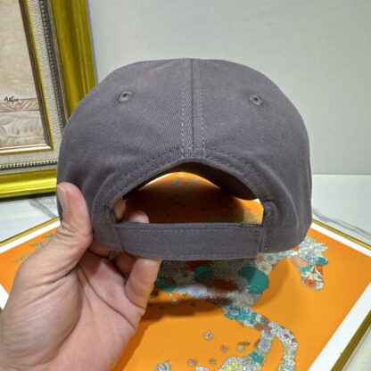 Balenciaga stylish cotton baseball cap - Image 8