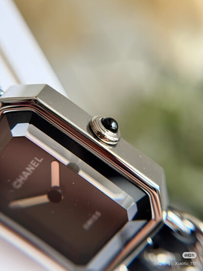 Chanel vintage sugar cube watch - Image 9