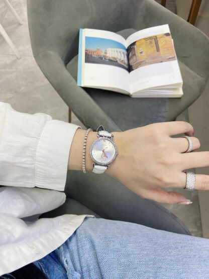 Chanel simple and stylish watch - Image 9