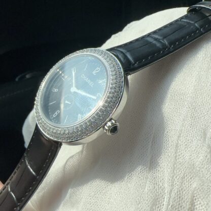 Chanel exquisite diamond-set quartz watch - Image 9