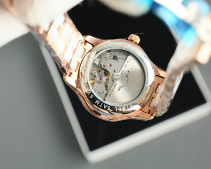 Chanel diamond-studded watch - Image 8