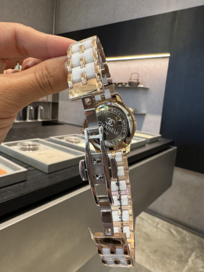 Chanel exquisite ladies quartz watch - Image 9