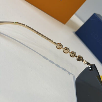 LOUIS VUITTON Fashion Sunglasses - Image 9
