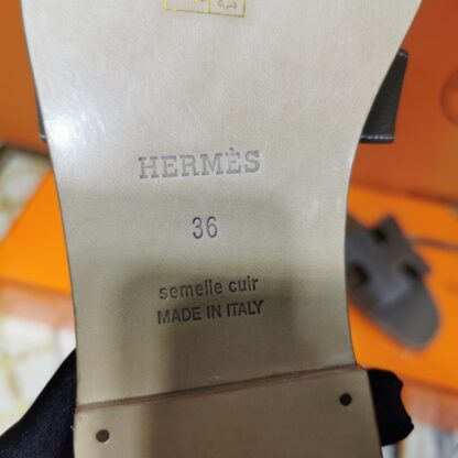 Hermès dark grey palm print cowhide handmade slippers - Image 8