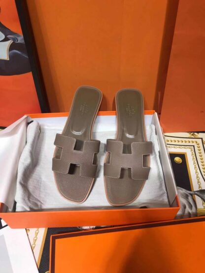 Hermès Grey Apricot Palm Pattern Cowhide Handmade Slippers - Image 8
