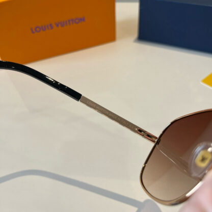 LOUIS VUITTON Fashion Sunglasses - Image 9