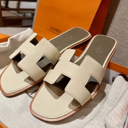 Hermès beige palm pattern cowhide handmade slippers - Image 8