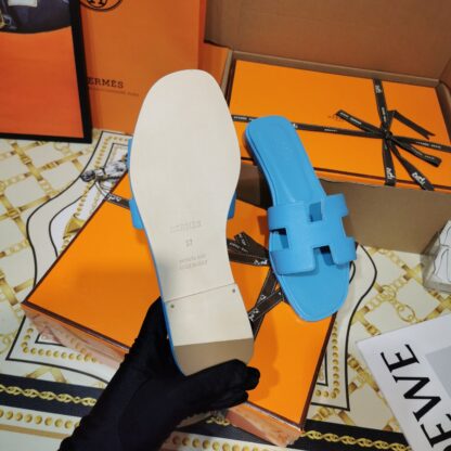 Hermès glazed blue handmade slippers - Image 8