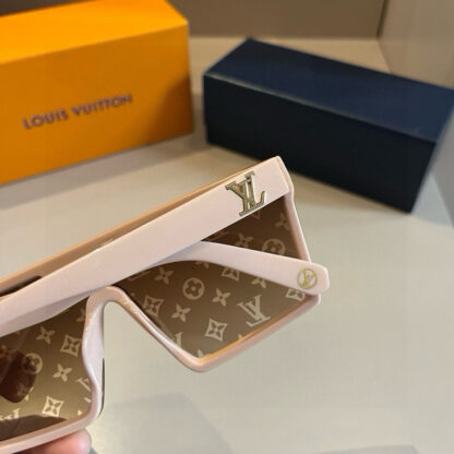 LOUIS VUITTON Fashion Sunglasses - Image 9
