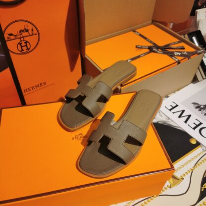 Hermès Elephant Grey Palm Pattern Cowhide Handmade Slippers - Image 8