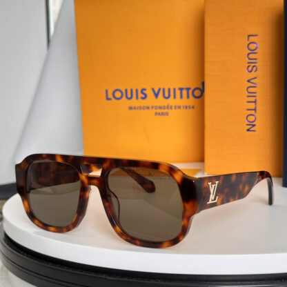 LOUIS VUITTON Fashion Sunglasses - Image 9