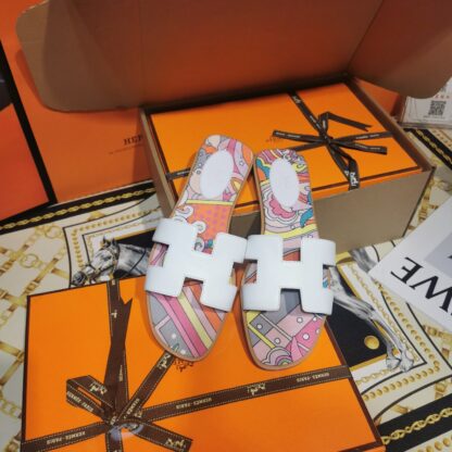 Hermès white floral foot pad handmade slippers - Image 8