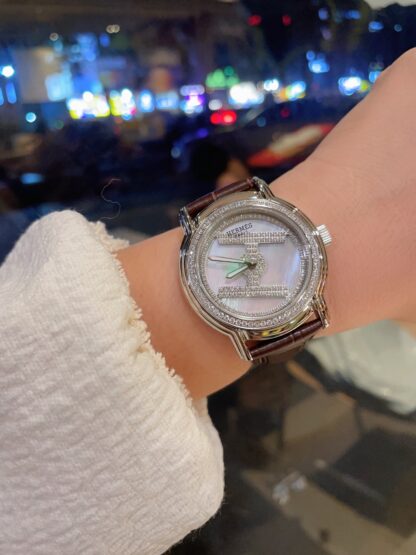 Hermes exquisite diamond-set quartz watch - Image 7