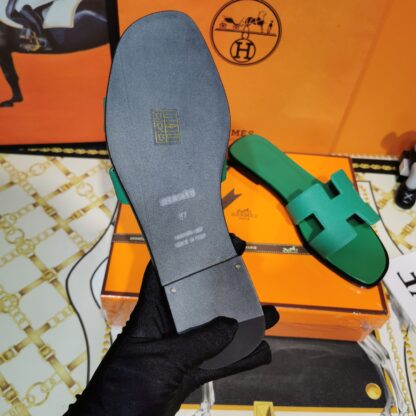 Hermès Bamboo Green Palm Pattern Handmade Slippers - Image 6