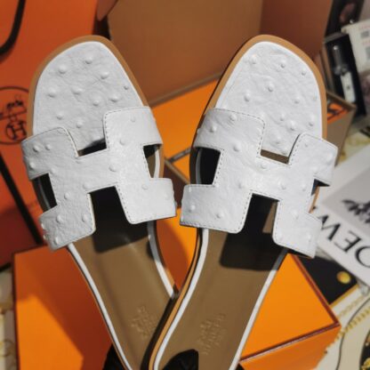 Hermès white ostrich leather handmade slippers - Image 8