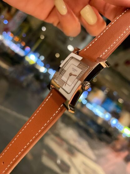 Hermes stylish and elegant diamond watch - Image 8