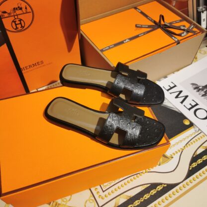 Hermès black ostrich leather handmade slippers - Image 8